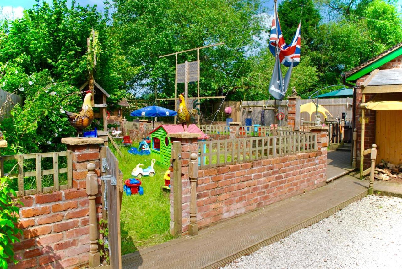 Squirrel Barn Villa Milwich Exterior photo