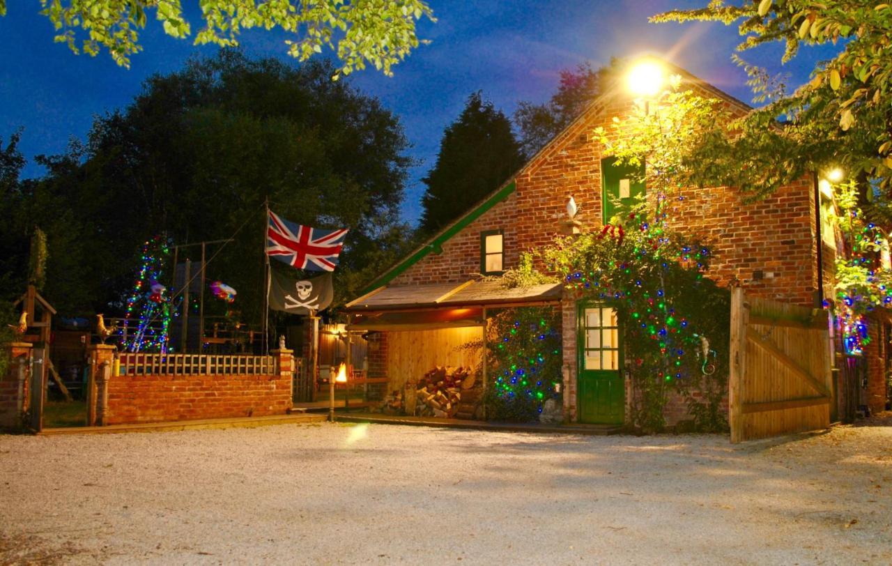 Squirrel Barn Villa Milwich Exterior photo